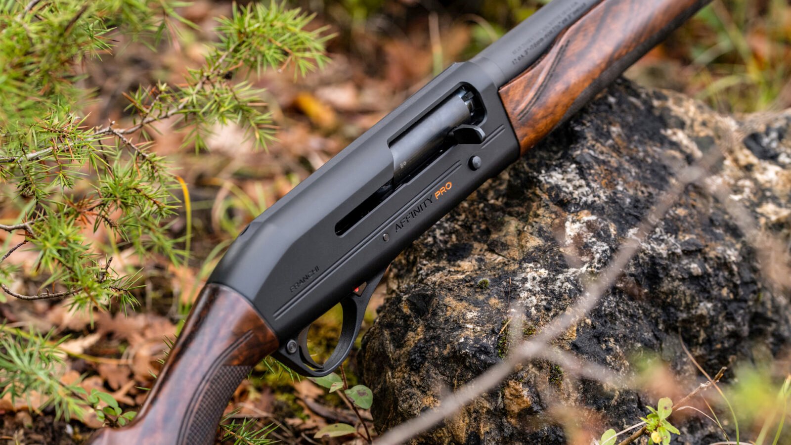 Lightweight semi automatic shotgun Affinity Pro